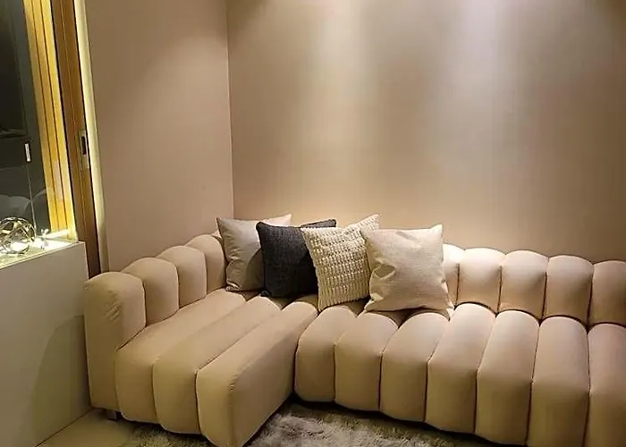 Uptown Parksuites Tower 1 At Bgc - Staycations Up Above 12