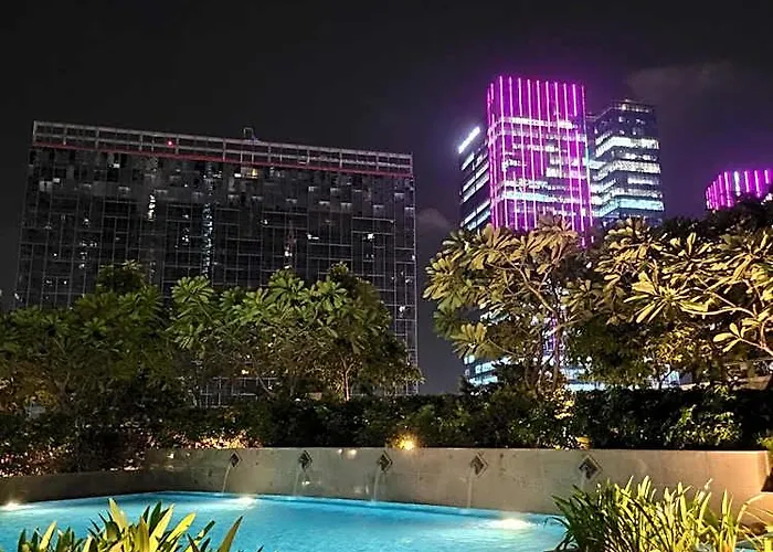 Uptown Parksuites Tower 1 At Bgc - Staycations Up Above 12 Манила