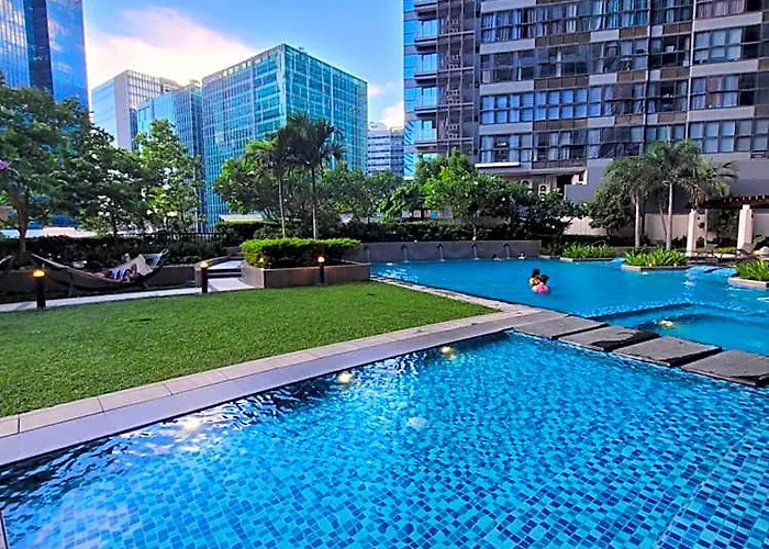Uptown Parksuites Tower 1 At Bgc - Staycations Up Above 12 5*
