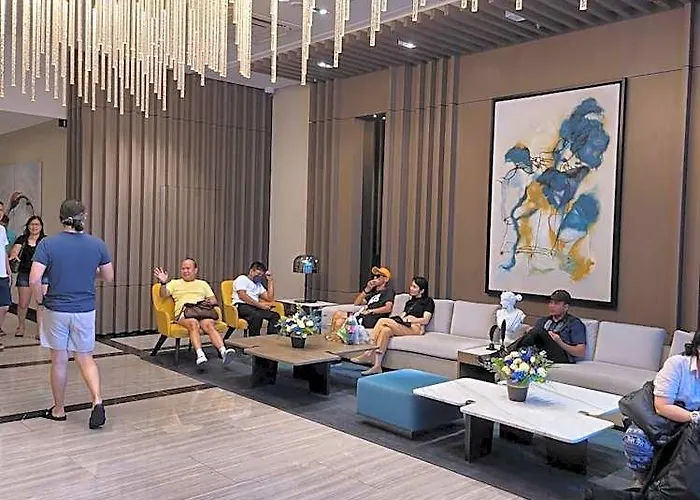 Uptown Parksuites Tower 1 At Bgc - Staycations Up Above 12 Отель