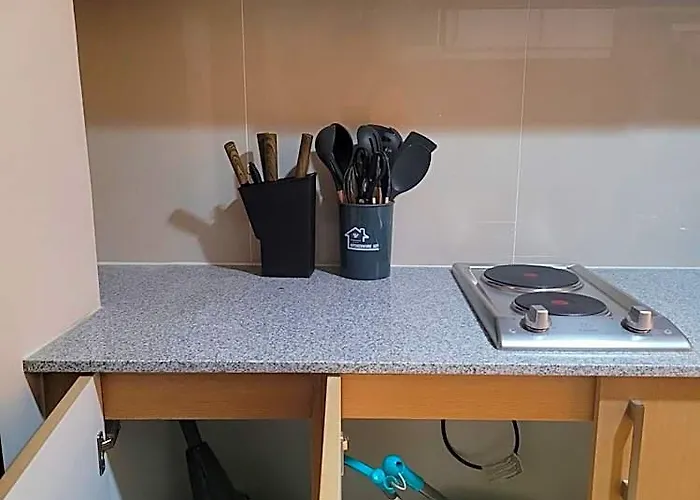 Uptown Parksuites Tower 1 At Bgc - Staycations Up Above 12 Отель 5*